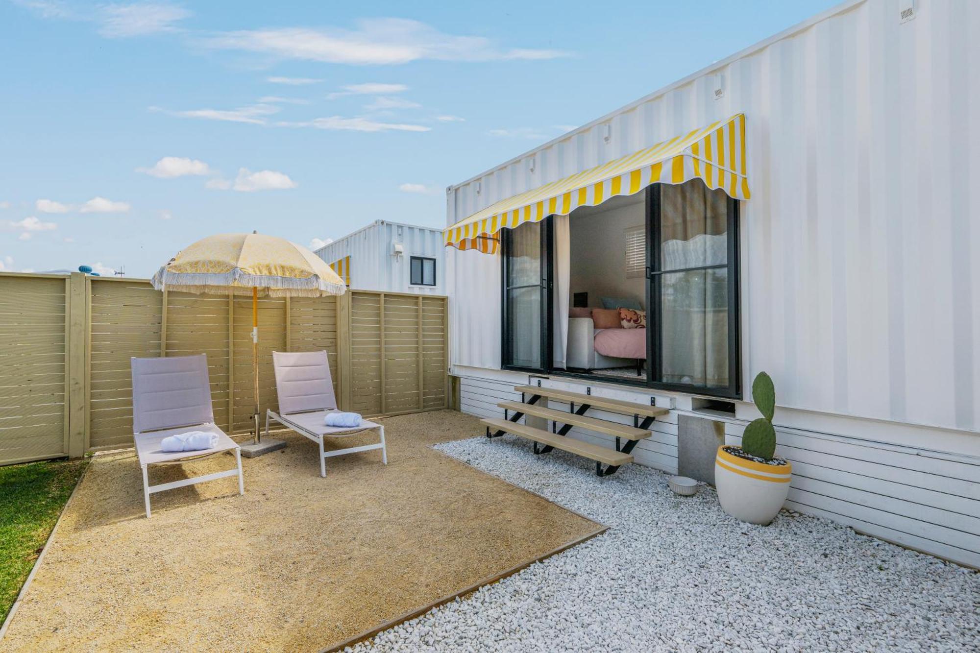 Camp Jordan Hotel Порт Макари Екстериор снимка